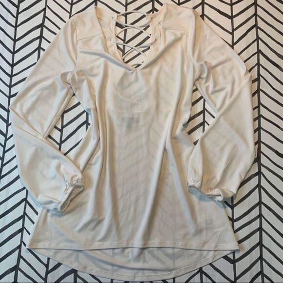 Express Blouse Criss-Cross Back Detail - Picture 2 of 7